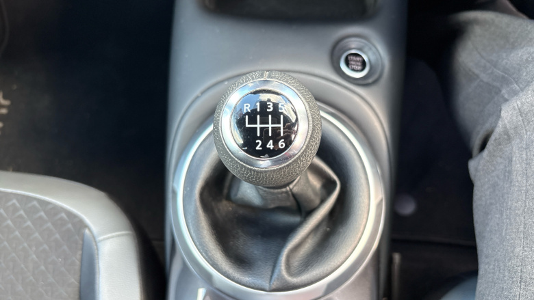 Nissan Juke 1.0 DiG-T 114 N-Connecta 5dr Petrol Hatchback